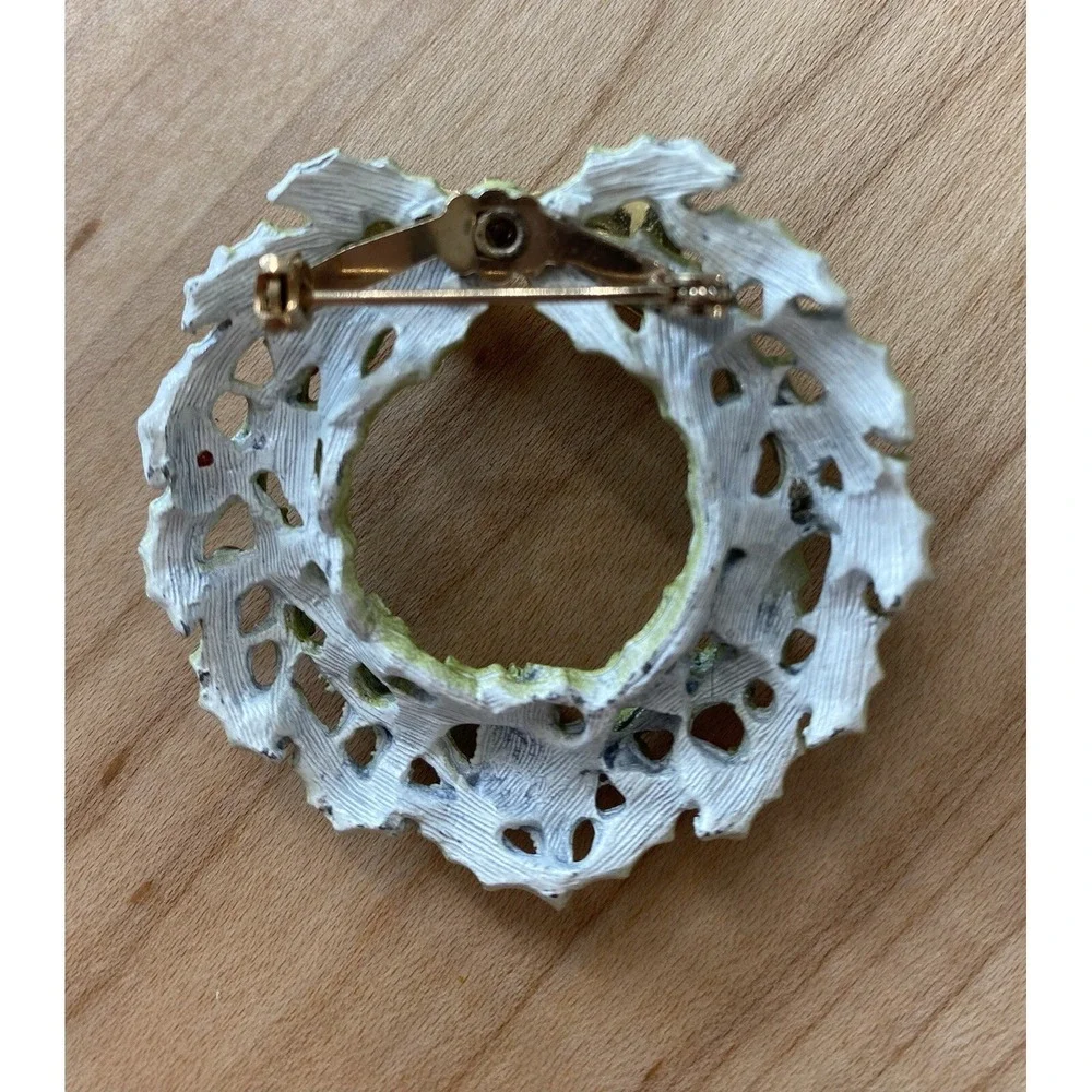 Vintage Green Enamel Christmas Wreath with Gold Tone Bow Pin Brooch